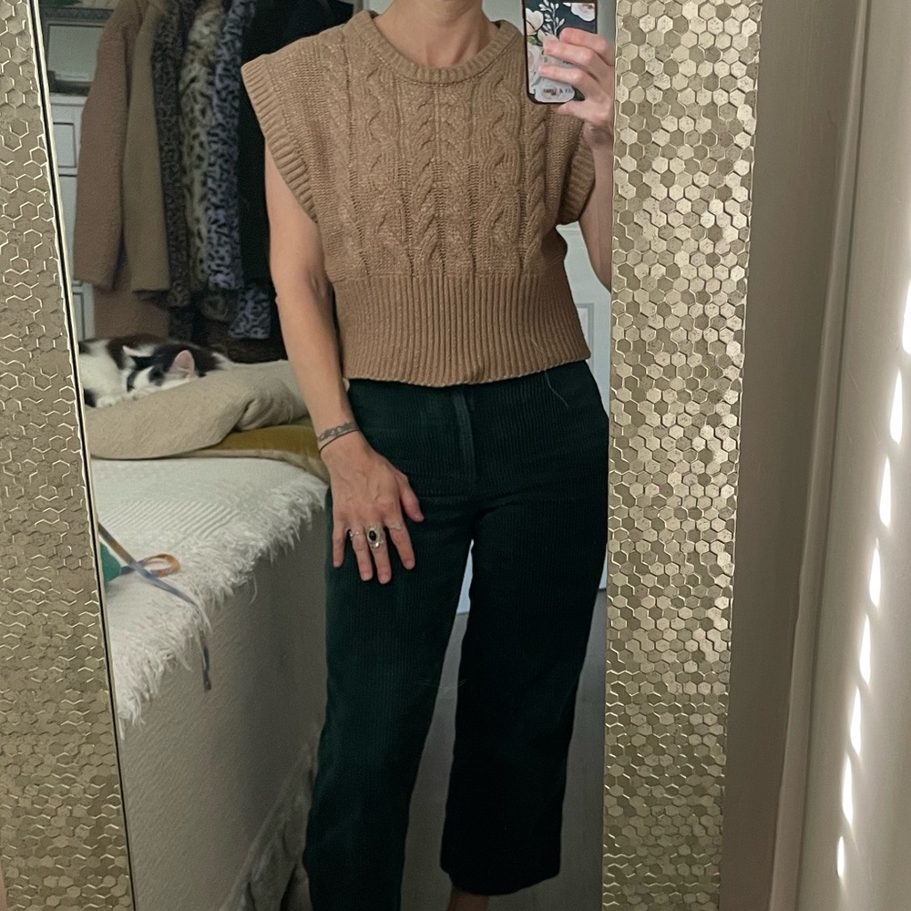 •| cropped sweater vest - Picture 8 of 8